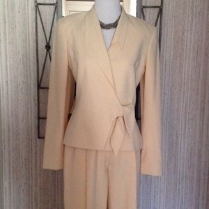 Elegant 2 Piece Pant Suit